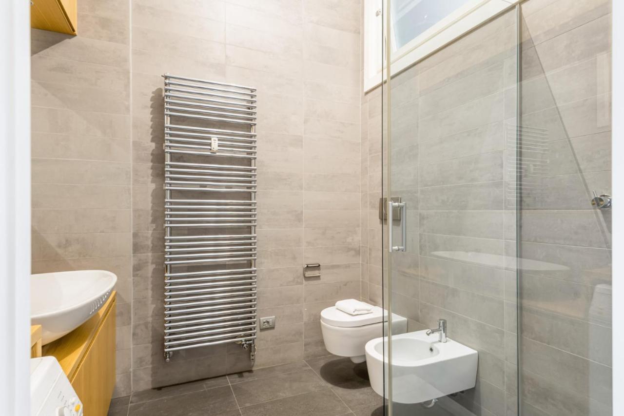 Апартаменты Easylife - Elegante Dimora Due Passi Dal Duomo Милан Экстерьер фото